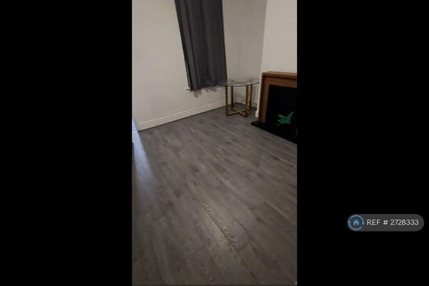 3 bedroom end of terrace house to rent - Photo 1