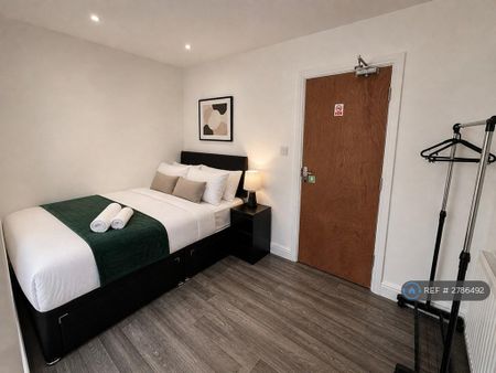 1 bedroom in a house share to rent - Photo 5