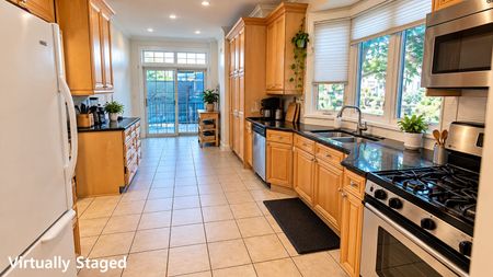 For Lease - 257 Cocksfield Avenue, Toronto, Ontario - Photo 2