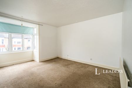 2 bedroom house to rent Wood Street, PO21 - Photo 4