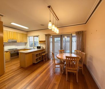 5 Hillview Avenue, Pascoe Vale South VIC 3044 - Photo 6