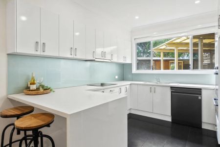 Spacious Family Home in a Prime Port Kembla Location - Photo 4