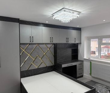 4 bedroom semi-detached house to rent - Photo 1