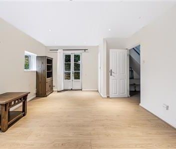 Stroud Crescent, SW15 - Photo 1