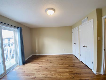 For Lease - 338 London Terrace, Manor Park - Cardinal Glen and Area, Ontario - Photo 2