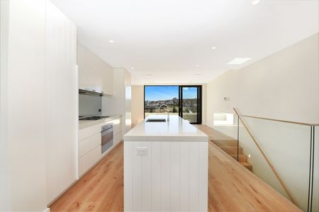 Split-Level Penthouse with Amazing Views & Off Street Parking! - Photo 2