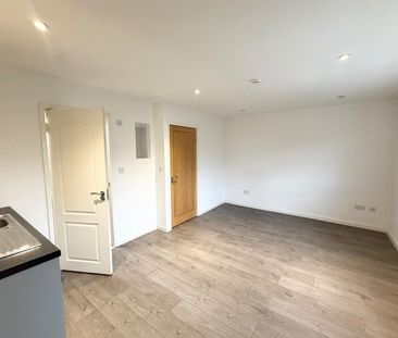 Room in a Shared House, Balmoral Avenue, N11 - Photo 1