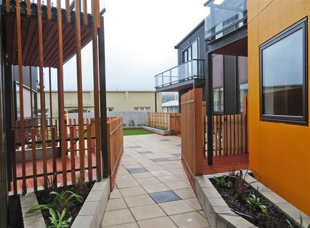 THE FIREMAN'S APARTMENTS - PETONE - Photo 2