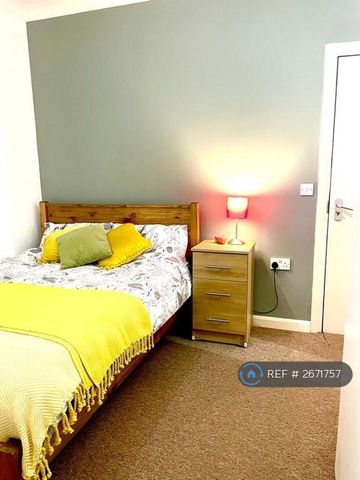 1 bedroom in a house share to rent - Photo 4
