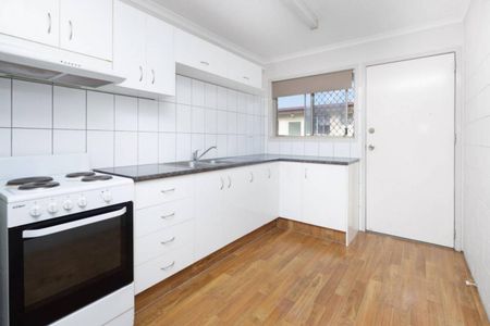 $395 per week - 2 bedroom unit - Photo 2