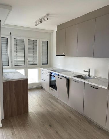 Appartement 4 pièces rénové à proximité du quartier des banques - Photo 2