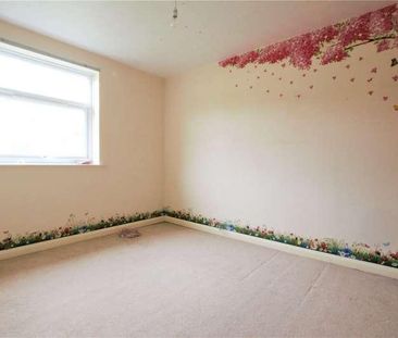 Pinewood Park, Farnborough, Berkshire, GU14 - Photo 5