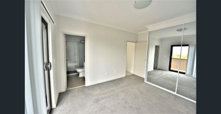 Modern Sun-drenched Penthouse with Two Bathroom, Two Car Parking - Photo 4