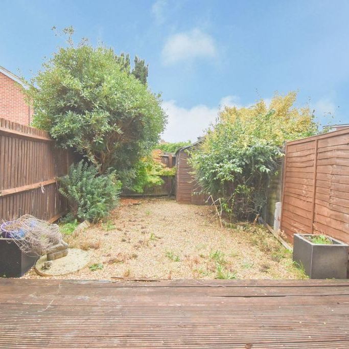 2 bedroom end of terrace house to rent - Photo 1