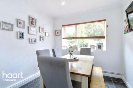 4 bedroom semi-detached house to rent - Photo 4