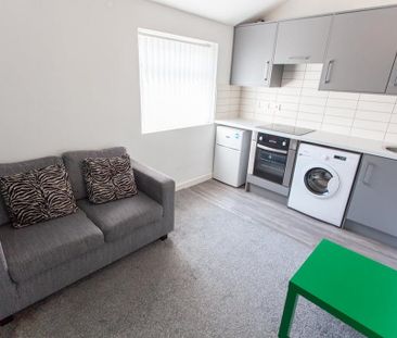 2 bedroom flat to rent - Photo 6