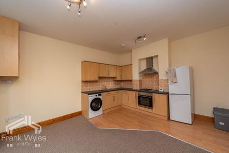 2 bedroom flat to rent - Photo 4