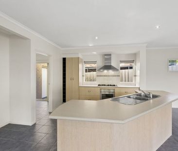 IDEAL THREE BEDROOM FAMILY HOME - Photo 2