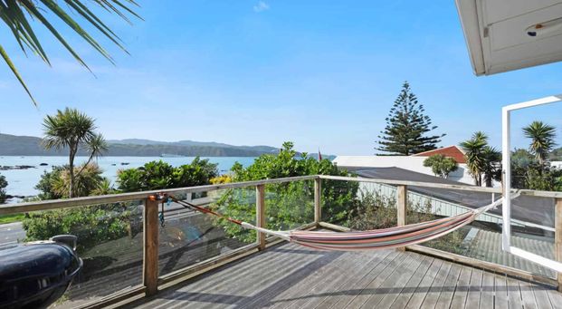 Stunning Ocean Front Family Home - Photo 1