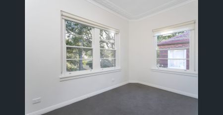 STUNNING 2 BEDROOM PLUS STUDY SUN-DRENCHED ART-DECO APARTMENT - Photo 4