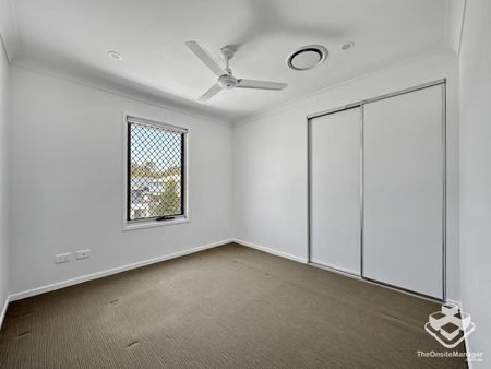 Modern Townhouse - Photo 2