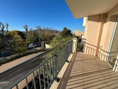 Location Appartement 2 pièces 37m² HYERES 83400 - Photo 5