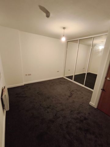 2 Bed Flat, Regal House, IG2 - Photo 4