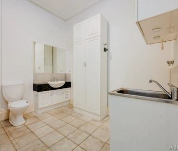 2 Bed, 1 Bath - Photo 6