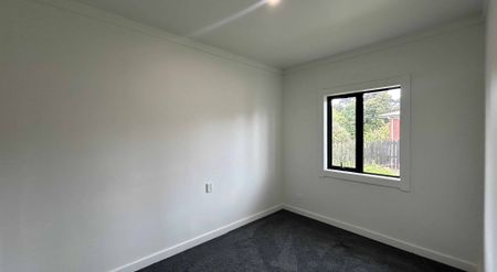 Freshly Renovated 2-Bedroom Unit - Power & Water Included - Photo 2