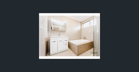 Five bedroom home with flexible living/home office options - Photo 2