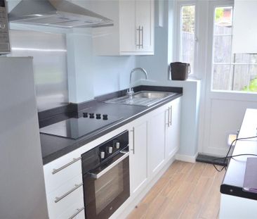 3 bedroom terraced house to rent - Photo 4