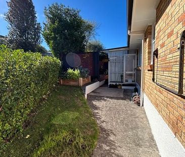 Newly renovated 3-bedroom with extra rumpus room - Photo 3