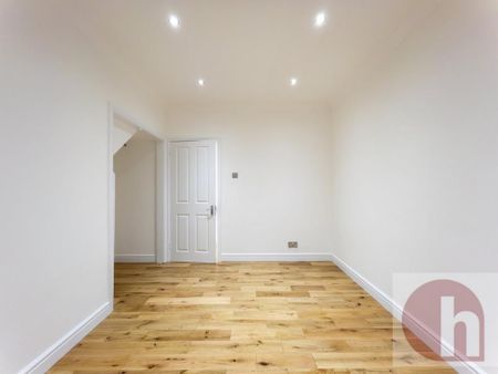 3 bedroom flat to rent - Photo 3