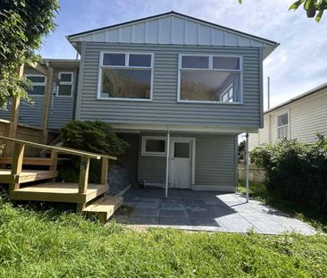 Newly Renovated 3-Bedroom Family Home for Rent in Raumati Beach - Photo 3