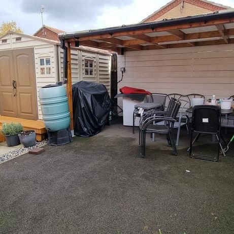 2 bedroom detached bungalow to rent - Photo 1