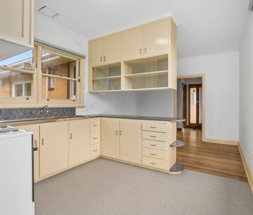 Spacious Family Home with Large Backyard - Photo 5