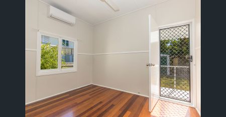 Hang Out in Hyde Park - Photo 3