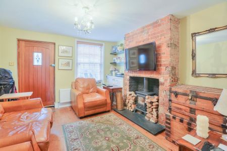 Available unfurnished from 05/01/2026 - Photo 2