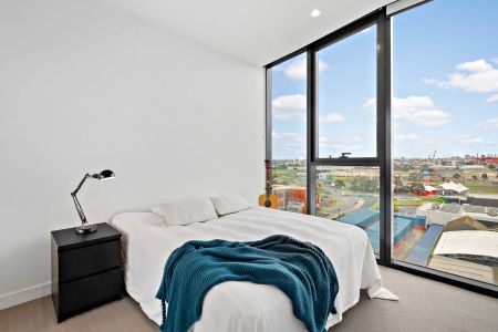Designer Two Bedroom Apartment plus Study with North Facing City Views - Photo 5
