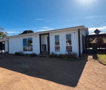 Dual Living!- 4 bedroom 2 bathroom and 2 kitchens! - Photo 6