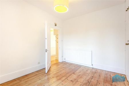 4 bedroom semi-detached house to rent - Photo 5