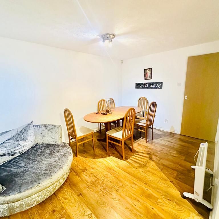 2 bedroom block of apartments to rent - Photo 1