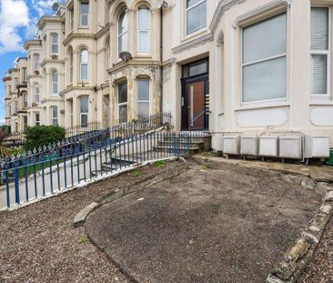 1 bedroom flat to rent - Photo 6