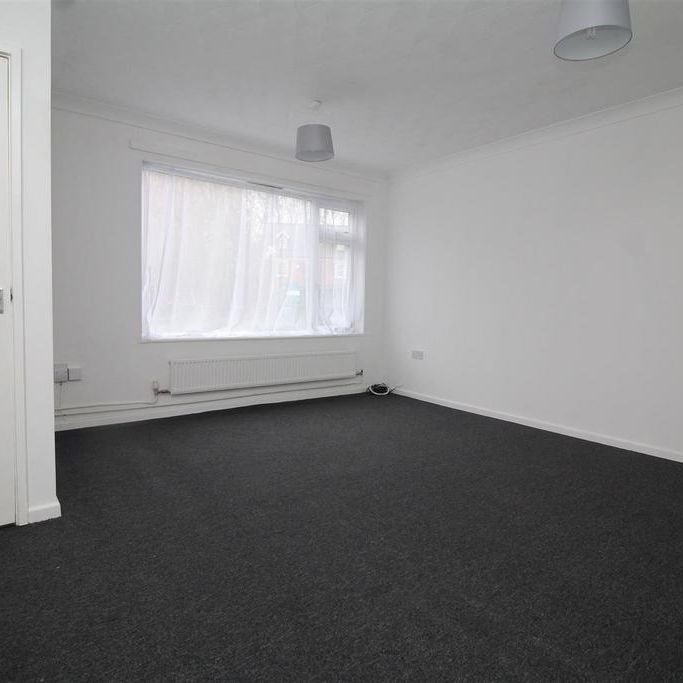 3 bedroom end of terrace house to rent - Photo 1