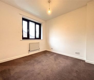 3 bedroom mews to rent - Photo 3