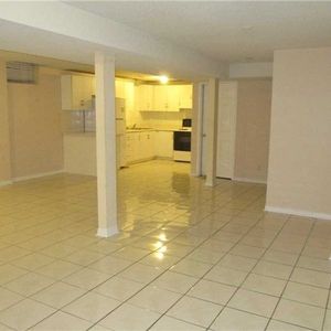 For Lease - 33 Kingsplate Crescent, Toronto, Ontario - Photo 2