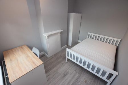 4 bedroom terraced house to rent - Photo 3