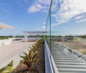 BOUTIQUE APARTMENT IN HEART OF SOUTHPORT! - Photo 3