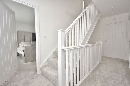 5 bedroom detached house to rent, - Photo 2