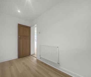 2 bedroom end of terrace house to rent - Photo 6